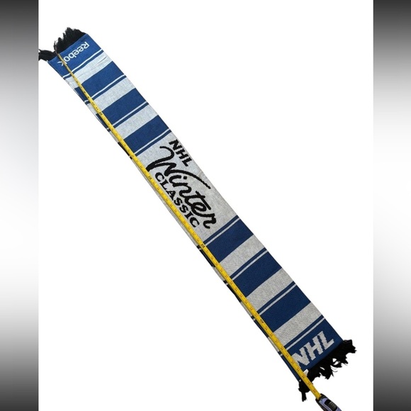Reebok / NHL Blue and White Winter Classic 100% Acrylic Knit Scarf - Picture 9 of 9